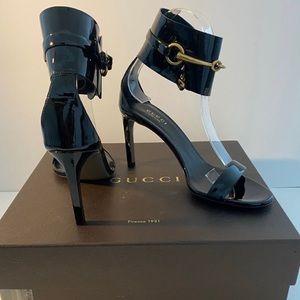 Authentic Gucci Ursula black sandals with box